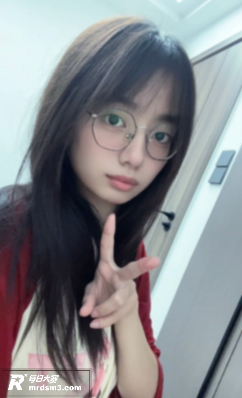 反差高颜值眼镜妹 巨相关图片2